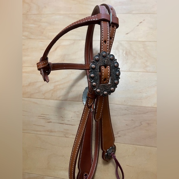 Western Leather Horse Bridle with Conchos - Picture 6 of 6